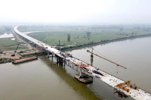 Hợp long cầu vượt sông dài nhất trên cao tốc Bắc Nam