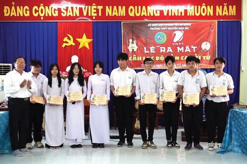 Phát triển câu lạc bộ đờn ca tài tử trong trường học