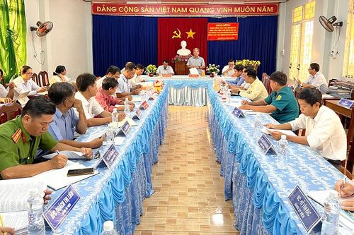 Huyện ủy An Phú làm việc với Đảng ủy xã Quốc Thái