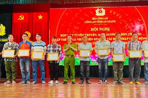 An Giang khen thưởng 45 tập thể, cá nhân có thành tích xuất sắc trong công tác tái hòa nhập cộng đồng
