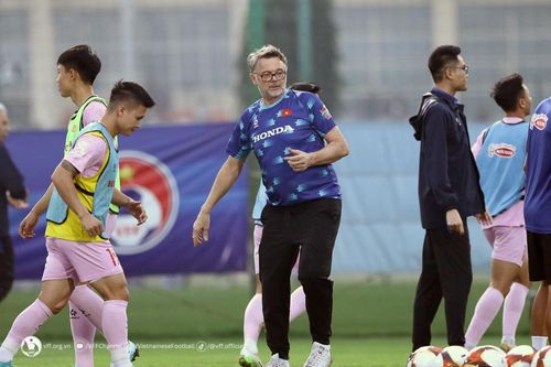 Đội tuyển Việt Nam gặp Indonesia: Giới hạn cho Huấn luyện viên Troussier