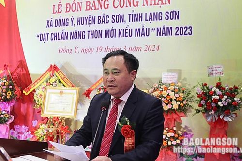 Xã Đồng Ý đón bằng công nhận đạt chuẩn nông thôn mới kiểu mẫu