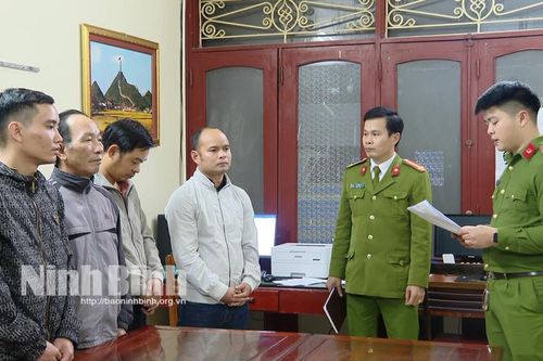 Khởi tố 4 bị can về tội 'Lừa đảo chiếm đoạt tài sản' và tội 'Làm giả con dấu, tài liệu của cơ quan, tổ chức'
