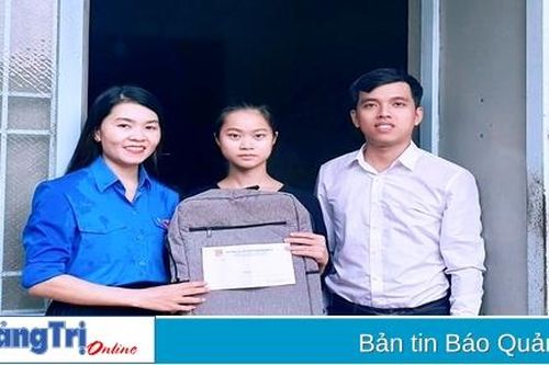 Trao cho em thơ nụ cười