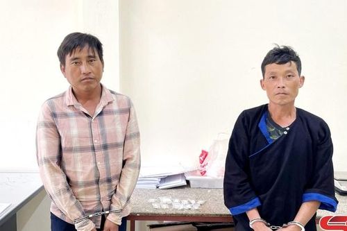 Bắt 2 đối tượng cất giấu ma túy trong dép
