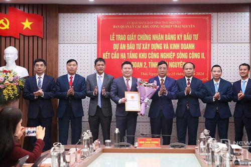 Trao giấy chứng nhận đầu tư gần 4.000 tỷ đồng cho Viglacera Thái Nguyên