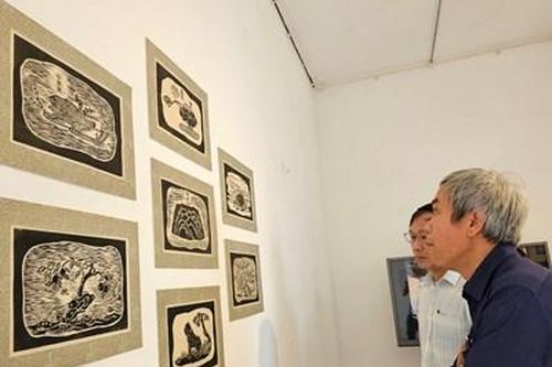 Trưng bày tranh khắc gỗ từ hình mẫu trên Cửu Đỉnh triều Nguyễn