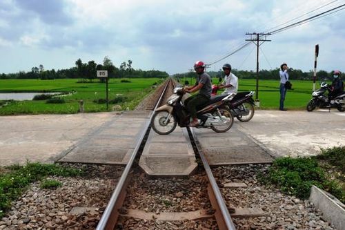 Những lưu ý khi đi qua đường ray tàu hỏa