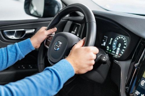 Những nguyên nhân dễ khiến tài xế ô tô đạp nhầm chân ga
