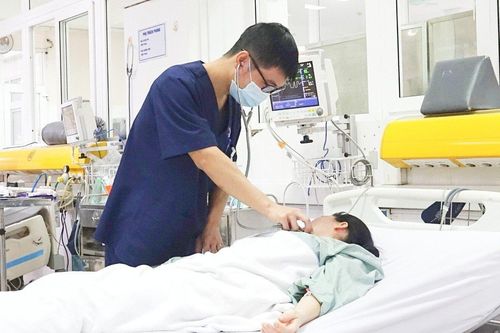 Người phụ nữ co cứng toàn thân sau khi tiêm thuốc gây tê nhổ răng