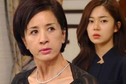 Sắp tái hôn mẹ chồng cũ tìm đến tặng quà hồi môn, tôi bật khóc hối hận vì đã trách lầm bà bấy lâu nay