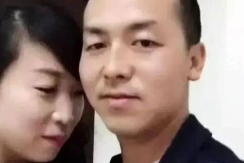 Chồng chăm vợ bị liệt suốt 4 năm trên xe tải, lòng vỡ vụn khi bạn đời mất