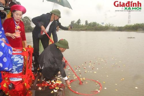 Lễ hội đền Tranh và những điều chưa biết về nghi lễ rước nước thiêng đặc biệt ở ngã ba sông