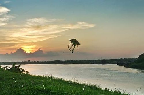 Tháng Ba về, thương nhớ sông quê
