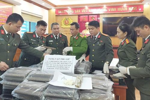 Bắt nhóm đối tượng mua bán vật liệu nổ với số lượng lớn