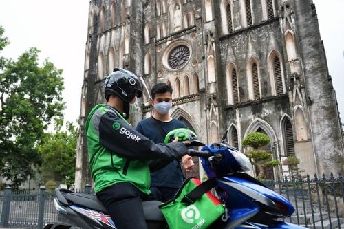 Công ty mẹ của Gojek lần đầu báo lãi