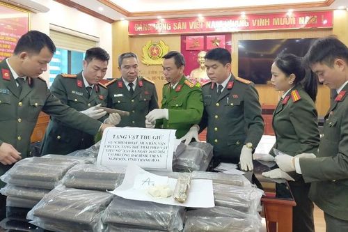 Khởi tố các bị can tội chiếm đoạt, mua bán trái phép vật liệu nổ