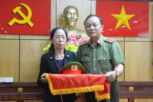 Bộ Công an tiếp nhận hiện vật liệt sĩ hy sinh trong vụ khủng bố ở Đắk Lắk
