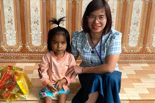 Y Kiều Phương đã hoàn thành phẫu thuật, chờ ngày tự đi trên đôi chân