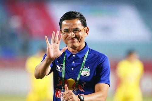 Thành Lương mang tin vui tới HLV Kiatisak