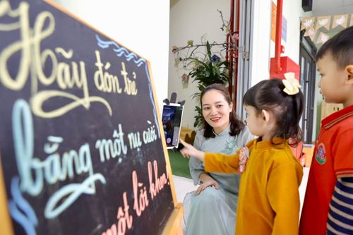 Đưa công nghệ vào giáo dục mầm non