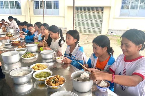 Bếp yêu thương ở Đắk Lắk nối dài ước mơ học chữ