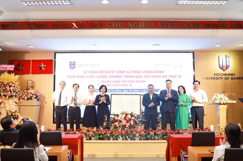 Trường ĐH Ngân hàng TPHCM có thêm hai chương trình Thạc sĩ đạt chuẩn kiểm định
