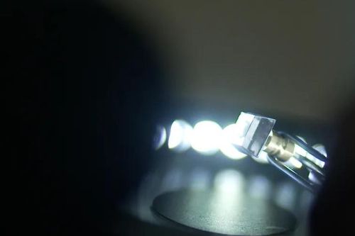 Người ta 'nuôi trồng' kim cương trong phòng thí nghiệm như thế nào?