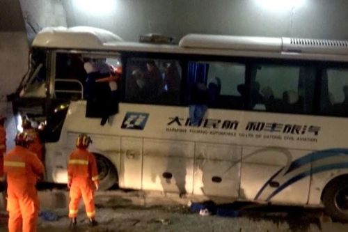 Xe buýt đâm vào đường hầm ở Trung Quốc, 14 người thiệt mạng