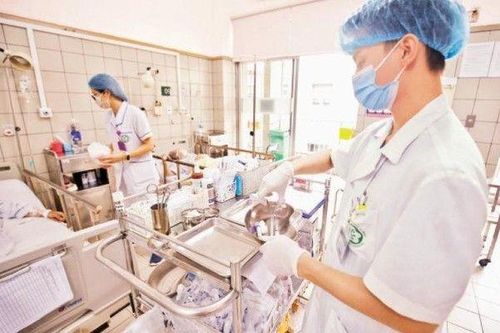 Chấn chỉnh việc đào tạo cán bộ y tế
