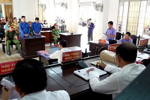 Ba mẹ con hầu tòa về tội 'Giết người' và 'Che giấu tội phạm'