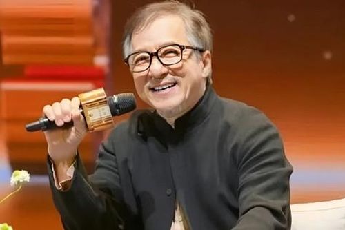 Thành Long bị chê già yếu, Hồng Kim Bảo bênh vực