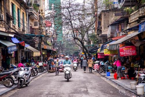 Hà Nội nới hoạt động quảng cáo cho khu phố cổ