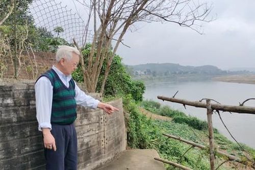 Bờ sông Hồng sạt lở hàng trăm mét ở Yên Bái, người dân sống trong cảnh nơm nớp lo sợ