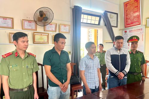 Bắt nhóm đối tượng tổ chức cho người khác trốn đi nước ngoài