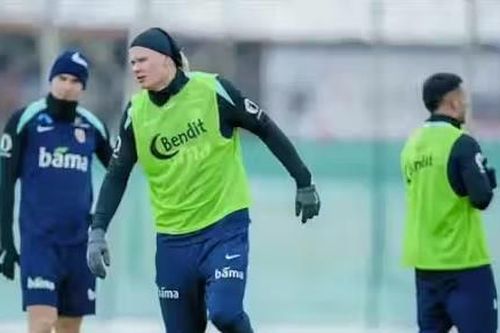 Haaland khập khiễng trên sân khiến Pep Guardiola và Man City sốt vó