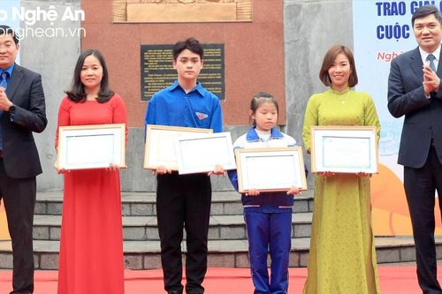 Nghệ An trao giải cuộc thi vẽ tranh hưởng ứng Cuộc vận động 'Tự hào một dải non sông'