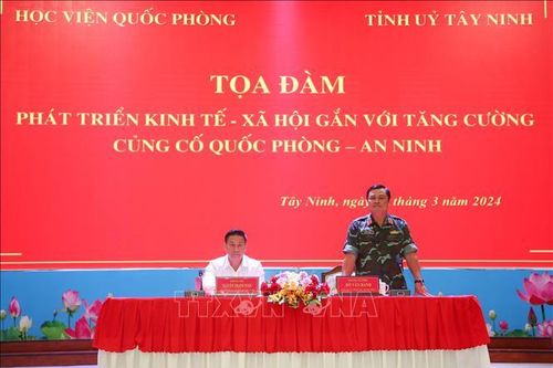 Phát triển kinh tế, xã hội gắn với tăng cường củng cố quốc phòng, an ninh