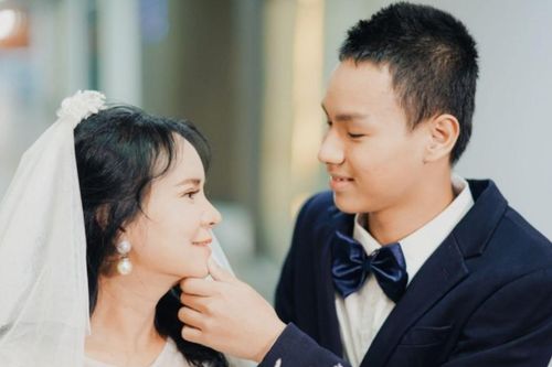 Lấy chồng kém 40 tuổi, cô dâu 60 có cuộc 'lột xác' biến đổi nhan sắc bất ngờ