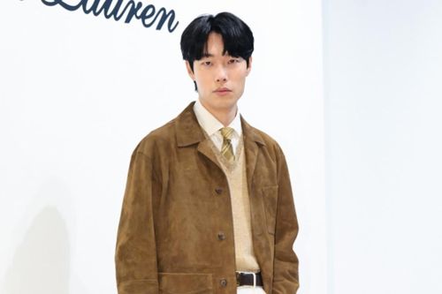 Ryu Jun Yeol mắt đỏ hoe, làm một việc giống hệt Song Joong Ki sau ồn ào tình ái