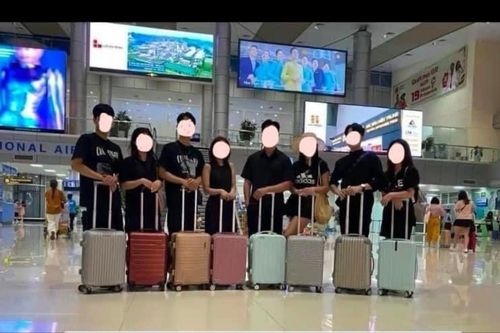 Chiếc trend vô tri nhất lúc này 'quay lại thước phim quý giá nhất cuộc đời mình' mà kết quả nó lạ lắm.