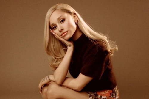 Ariana Grande vượt mặt Taylor Swift