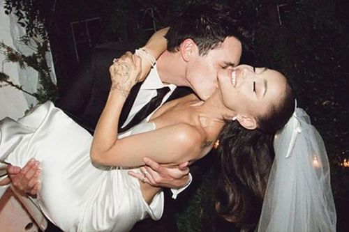 Nữ ca sĩ nổi tiếng vừa ly hôn với chồng doanh nhân kém tuổi sau 3 năm chung sống