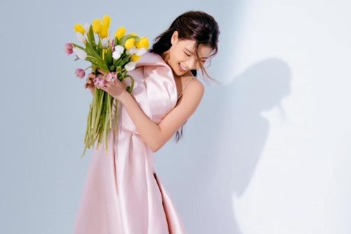 Sao nữ đình đám Vbiz phải xin phép chồng để đóng cảnh nóng