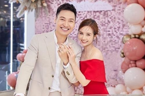 Cặp đôi 'chúng ta của 8 năm sau' chọn nhẫn đính hôn nào?