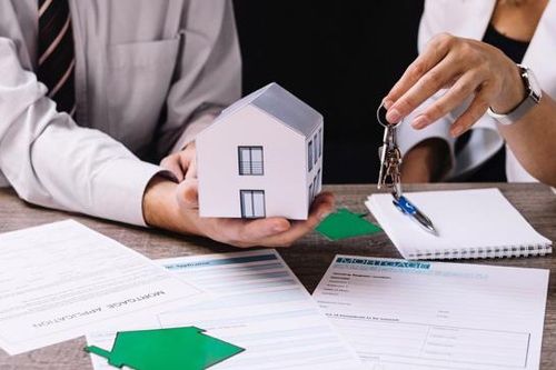 Có nên mua bảo hiểm khoản vay khi vay tiền ngân hàng?