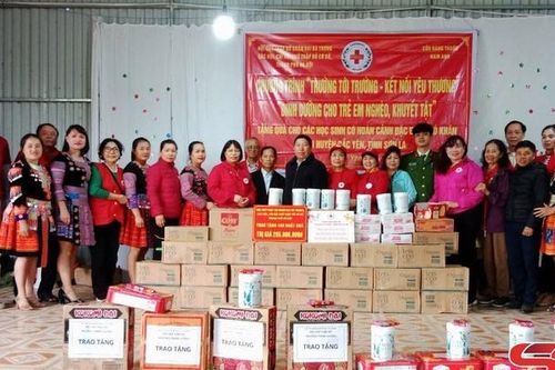 Chương trình 'Trường tới trường - kết nối yêu thương'