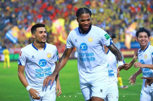 V.League kết thúc lượt đi với nhiều bất ngờ
