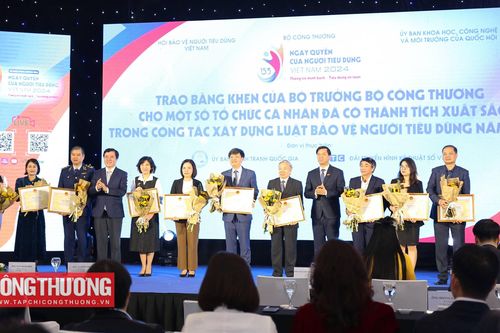 Biểu dương tập thể, cá nhân xuất sắc trong công tác xây dựng Luật Bảo vệ quyền lợi người tiêu dùng 2023
