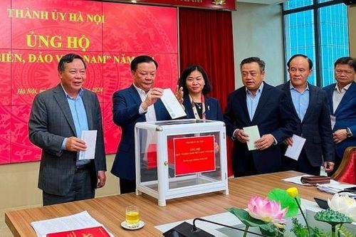 Thành ủy Hà Nội ủng hộ Quỹ 'Vì biển, đảo Việt Nam'